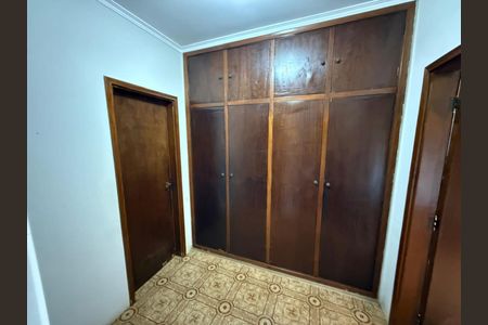 Casa para alugar com 250m², 5 quartos e 6 vagasCloset