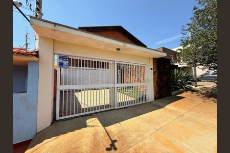 Casa para alugar com 250m², 5 quartos e 6 vagasFachada