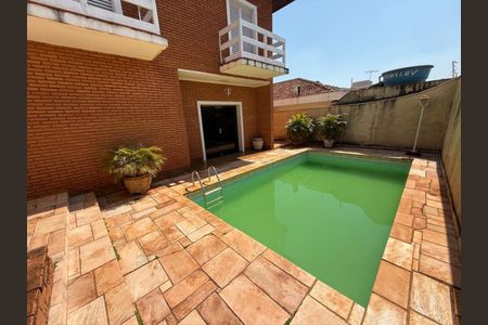 Casa para alugar com 250m², 5 quartos e 6 vagasQuintal - Piscina