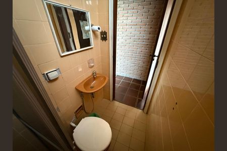 Casa para alugar com 250m², 5 quartos e 6 vagasBanheiro de Serviço