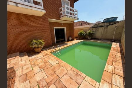 Casa para alugar com 250m², 5 quartos e 6 vagasQuintal - Piscina