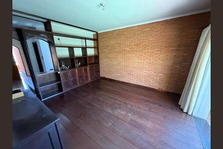 Casa para alugar com 250m², 5 quartos e 6 vagasSala