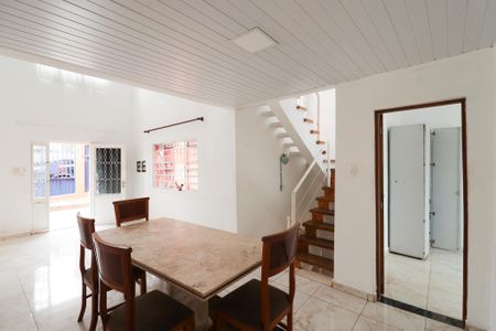 Casa à venda com 350m², 4 quartos e 3 vagas Casa à venda com 350m², 4 quartos e 3 vagasSala 1