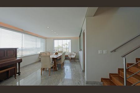 Casa de condomínio à venda com 320m², 5 quartos e 4 vagasSala de Jantar