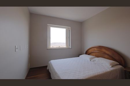 Casa de condomínio à venda com 320m², 5 quartos e 4 vagasQuarto 4