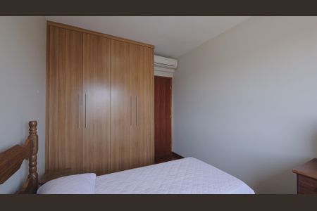 Casa de condomínio à venda com 320m², 5 quartos e 4 vagasQuarto 2