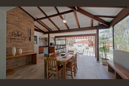 Casa de condomínio à venda com 320m², 5 quartos e 4 vagasÁrea gourmet