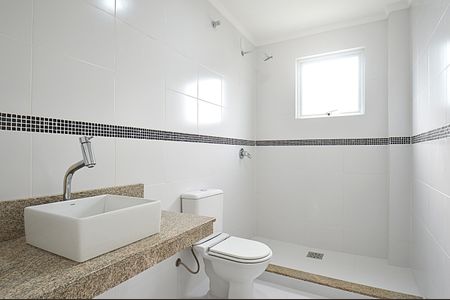 Casa à venda com 220m², 3 quartos e 2 vagasBanheiro Suíte 1