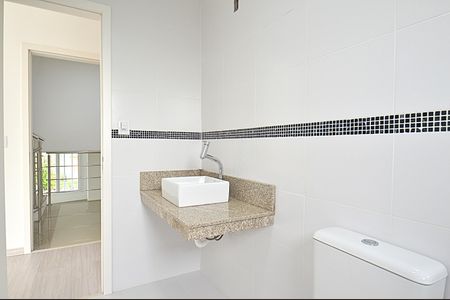 Casa à venda com 220m², 3 quartos e 2 vagasBanheiro Suíte 1