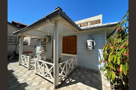 Casa para alugar com 210m², 7 quartos e 2 vagasFachada - Casa 2