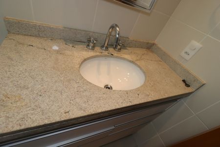 Apartamento à venda com 124m², 3 quartos e 3 vagasBanheiro da suíte 1 - Pia