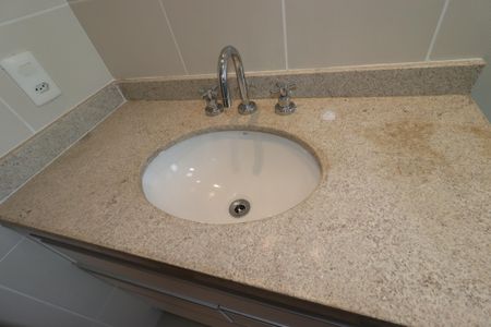 Apartamento à venda com 124m², 3 quartos e 3 vagasBanheiro da suíte 3 - Pia