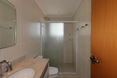 Apartamento à venda com 124m², 3 quartos e 3 vagasBanheiro da suíte 2