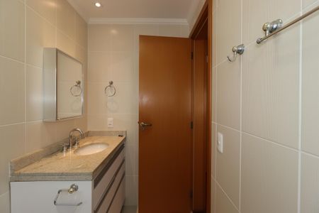 Apartamento à venda com 124m², 3 quartos e 3 vagasBanheiro da suíte 1