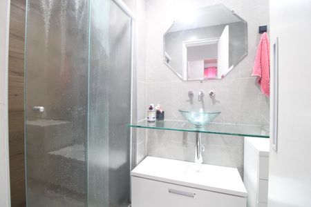 Apartamento à venda com 75m², 2 quartos e 2 vagasBanheiro 