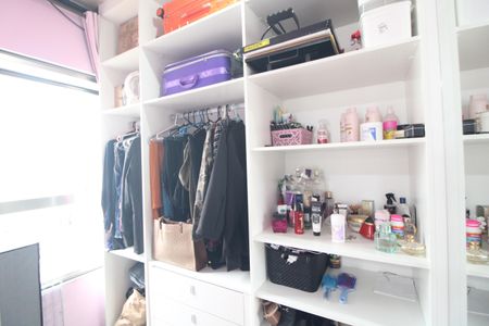 Apartamento à venda com 75m², 2 quartos e 2 vagasCloset quarto 1