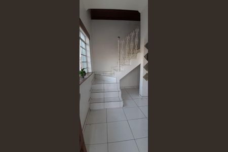 Casa à venda com 134m², 3 quartos e 1 vaga Casa à venda com 134m², 3 quartos e 1 vagaEscada