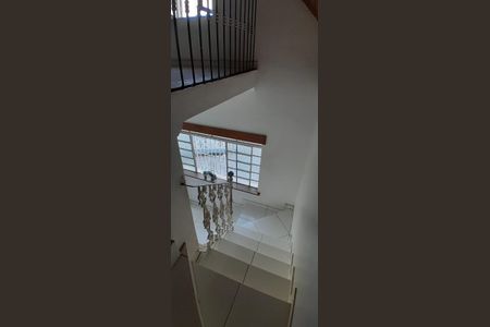 Escada de casa à venda com 3 quartos, 134m² em Jardim Monte Azul, São Paulo