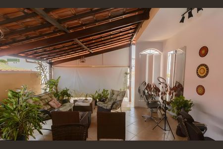 Casa à venda com 360m², 3 quartos e 2 vagasVaranda