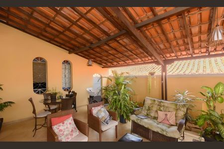 Casa à venda com 360m², 3 quartos e 2 vagasVaranda