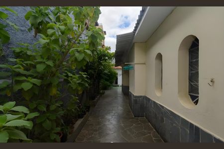 Casa à venda com 360m², 3 quartos e 2 vagasCorredor