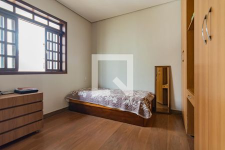 Casa à venda com 348m², 4 quartos e 8 vagasQuarto