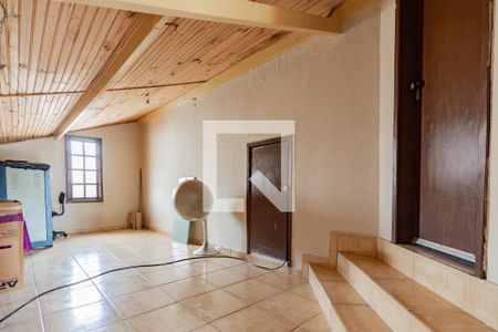 Casa à venda com 348m², 4 quartos e 8 vagasSala