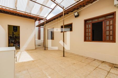 Casa à venda com 348m², 4 quartos e 8 vagasQuintal