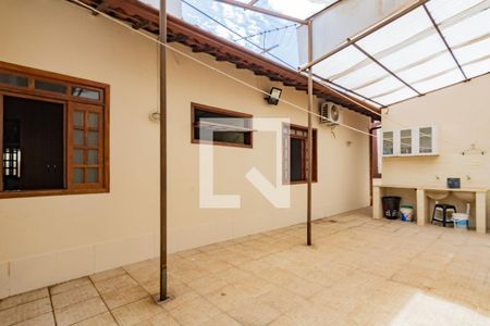 Casa à venda com 348m², 4 quartos e 8 vagasQuintal