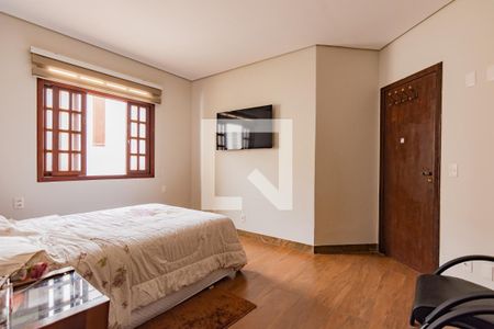 Casa à venda com 348m², 4 quartos e 8 vagasQuarto