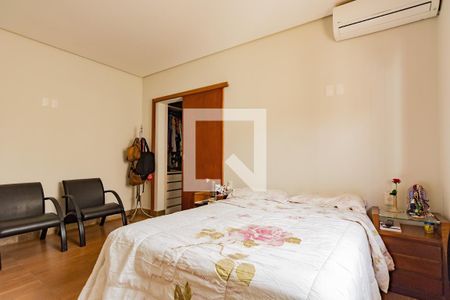 Casa à venda com 348m², 4 quartos e 8 vagasQuarto