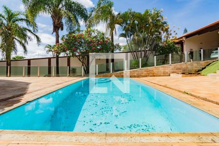 Casa à venda com 348m², 4 quartos e 8 vagasPiscina