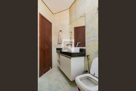 Casa à venda com 348m², 4 quartos e 8 vagasBanheiro