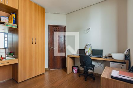 Casa à venda com 348m², 4 quartos e 8 vagasEscritório