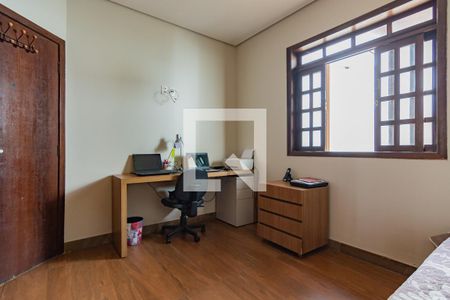 Casa à venda com 348m², 4 quartos e 8 vagasEscritório