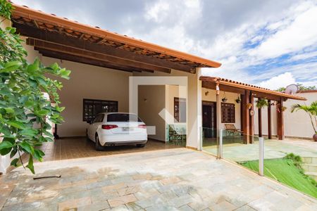 Casa à venda com 348m², 4 quartos e 8 vagasGaragem