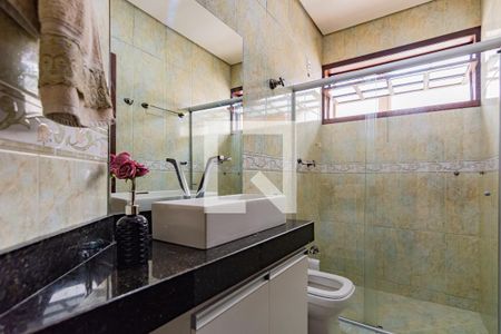 Casa à venda com 348m², 4 quartos e 8 vagasBanheiro