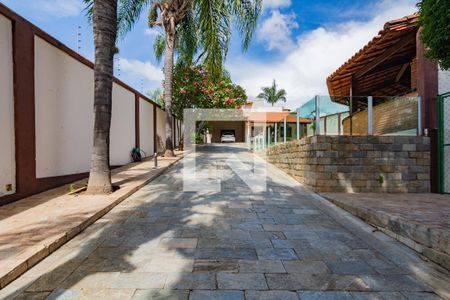 Casa à venda com 348m², 4 quartos e 8 vagasVista