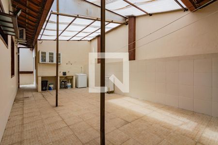 Casa à venda com 348m², 4 quartos e 8 vagasLavanderia
