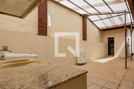 Casa à venda com 348m², 4 quartos e 8 vagasLavanderia