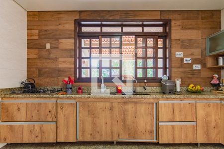 Casa à venda com 348m², 4 quartos e 8 vagasCozinha