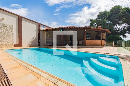 Casa à venda com 348m², 4 quartos e 8 vagasPiscina