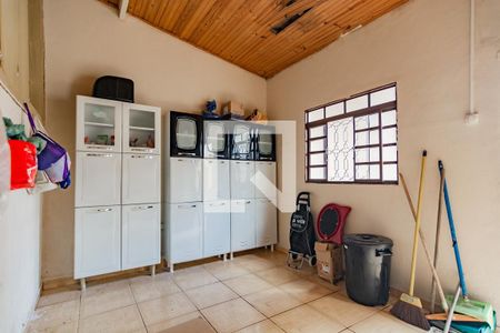 Casa à venda com 348m², 4 quartos e 8 vagasLavanderia