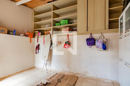 Casa à venda com 348m², 4 quartos e 8 vagasLavanderia