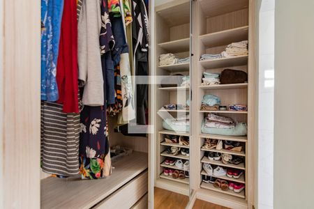 Casa à venda com 348m², 4 quartos e 8 vagasCloset