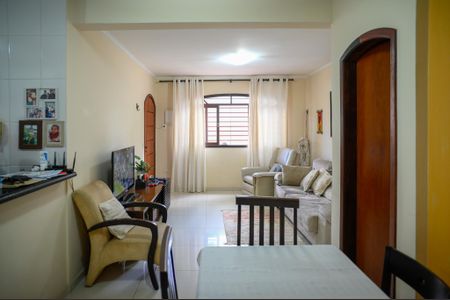 Casa à venda com 125m², 2 quartos e 2 vagas Casa à venda com 125m², 2 quartos e 2 vagasSala