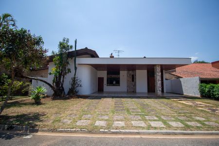 Casa de condomínio para alugar com 462m², 3 quartos e 4 vagas Casa de condomínio para alugar com 462m², 3 quartos e 4 vagasFachada
