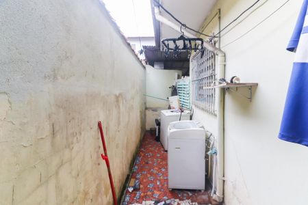 Casa à venda com 250m², 2 quartos e 4 vagas Casa à venda com 250m², 2 quartos e 4 vagasVaranda