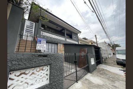 Casa à venda com 250m², 2 quartos e 4 vagasFachada com plaquinha AHZP-314