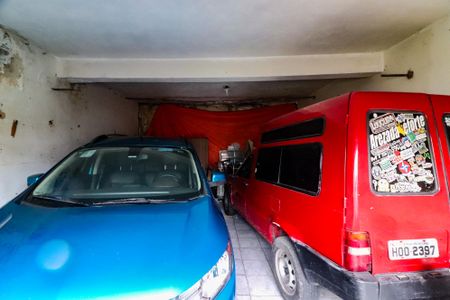 Casa à venda com 250m², 2 quartos e 4 vagas Casa à venda com 250m², 2 quartos e 4 vagasGaragem